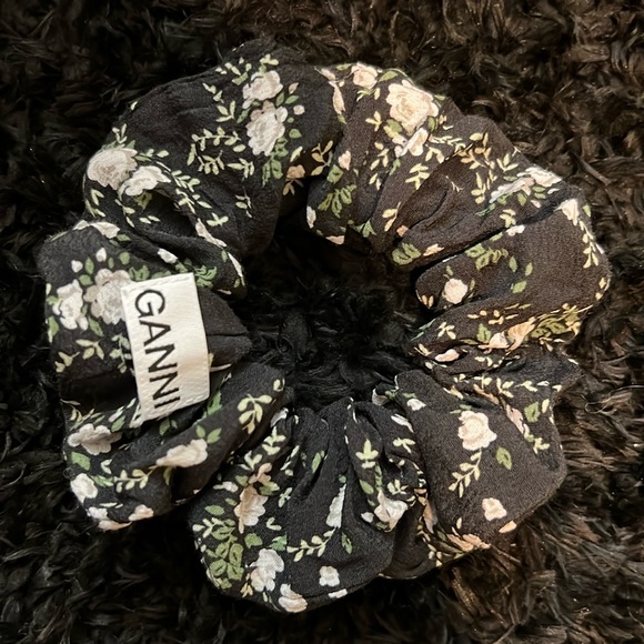 GANNI Floral Scrunchie NWOT - Picture 2 of 4